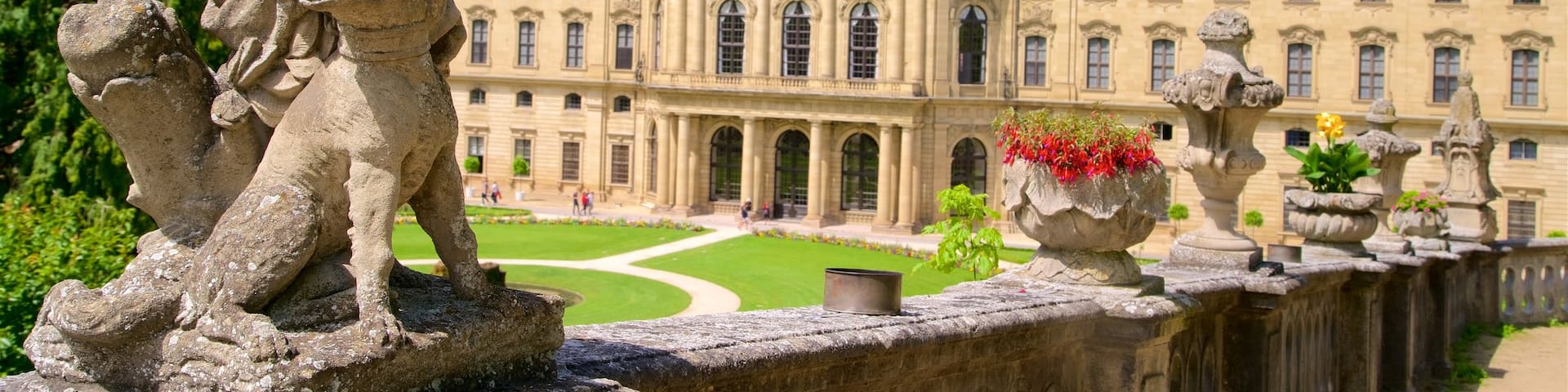 Résidence de Würzburg mettant en vedette jardin, patrimoine architectural et fleurs