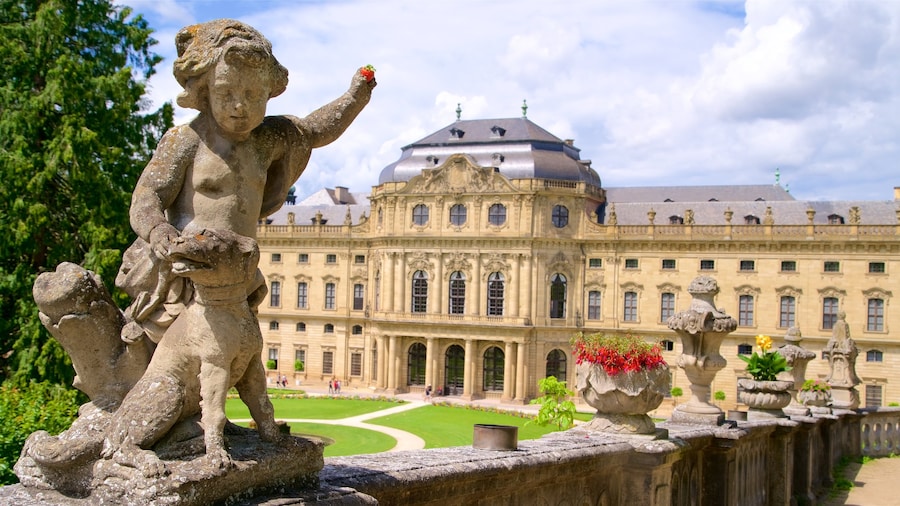 Residencia de Wurzburgo que incluye un parque, arquitectura patrimonial y flores