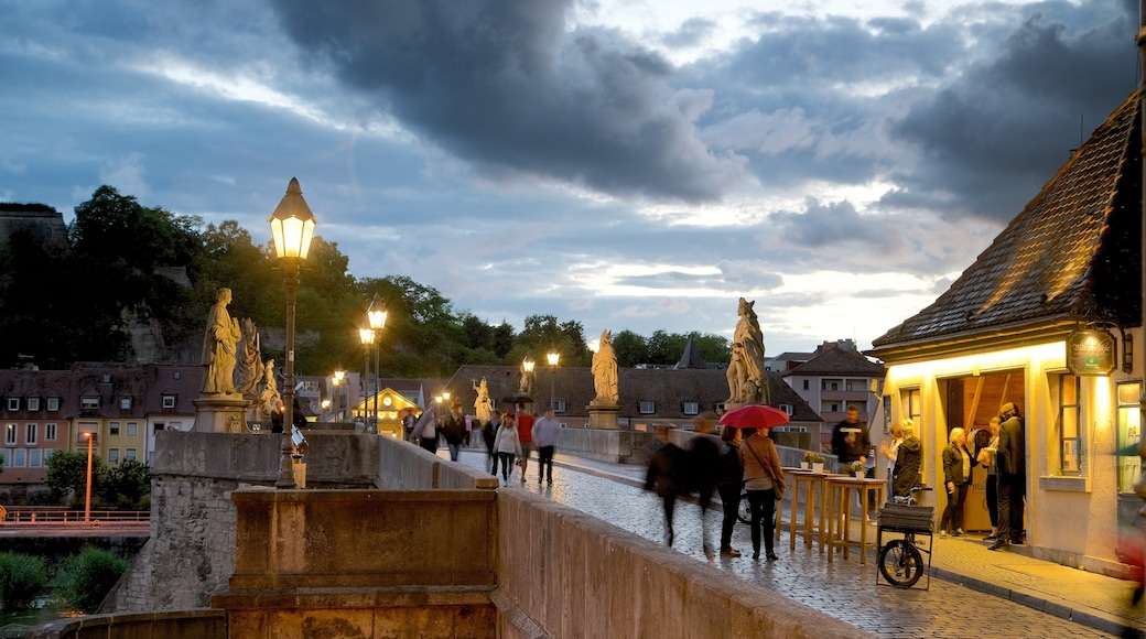 Alte Mainbruecke featuring a statue or sculpture and heritage elements