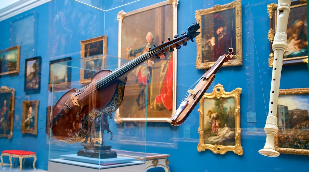 Museo Nacional Alemán ofreciendo arte, elementos del patrimonio y vistas interiores