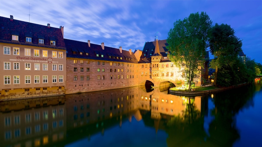 Ziekenhuis Heilig Geist inclusief een zonsondergang, een rivier of beek en historisch erfgoed
