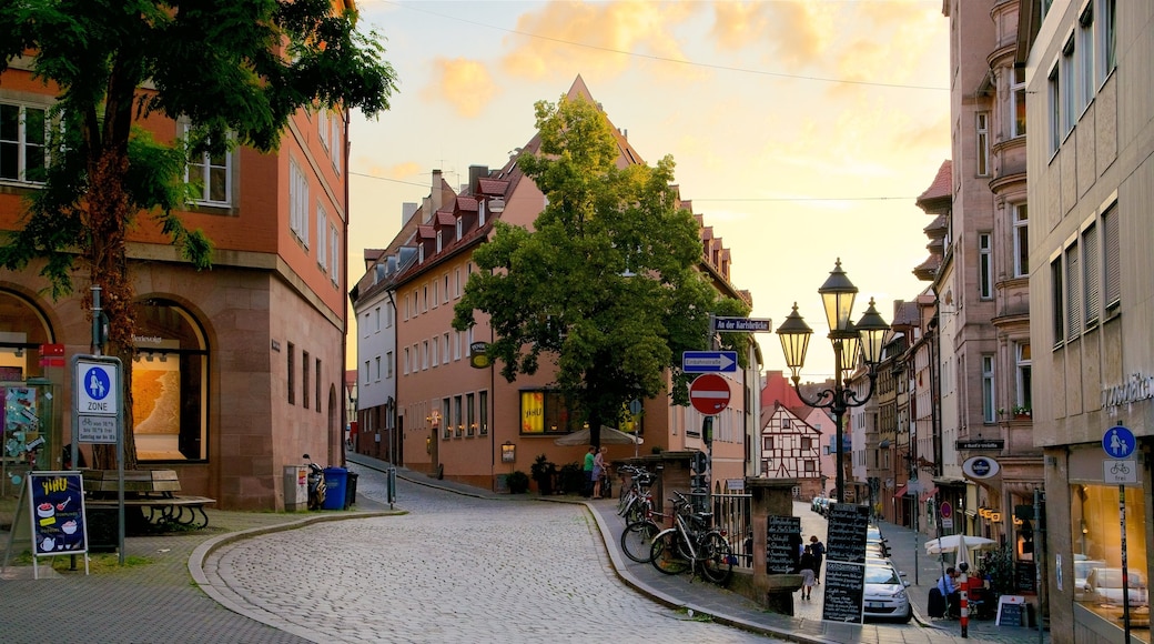 Nürnberg welches beinhaltet Sonnenuntergang und Geschichtliches