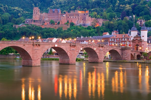Karl-Theodor-Brücke das einen Geschichtliches, Stadt und Fluss oder Bach