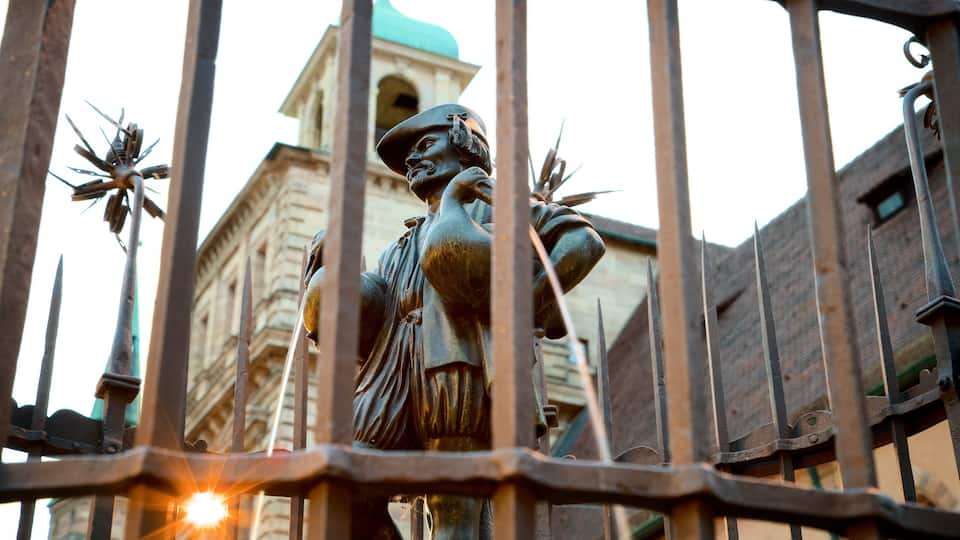 Nuremberg montrant statue ou sculpture et patrimoine historique