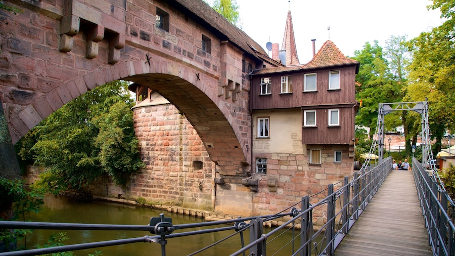 Núremberg ofreciendo un puente, un río o arroyo y elementos del patrimonio