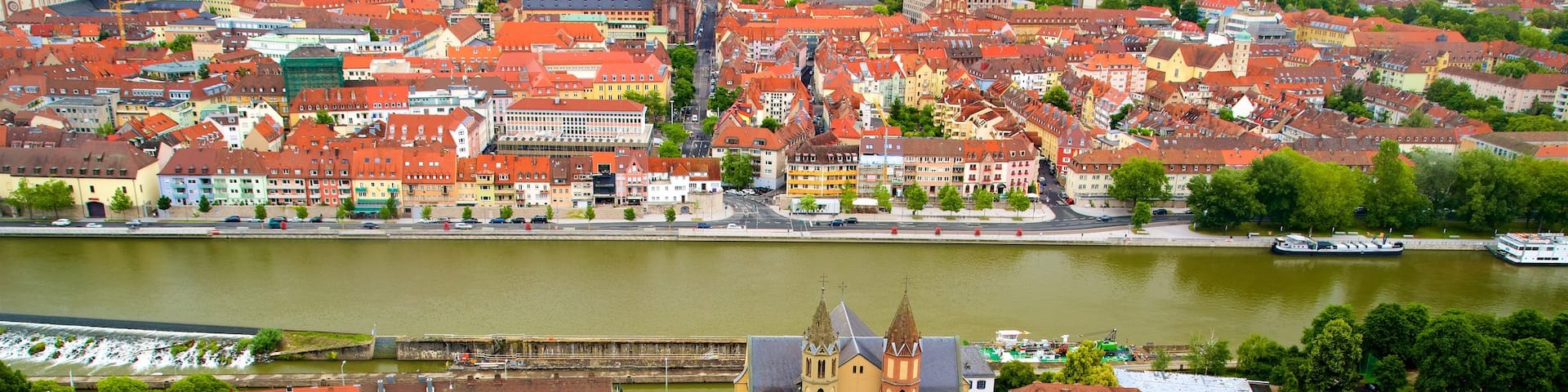 Forteresse de Marienberg qui includes rivière ou ruisseau, patrimoine historique et ville