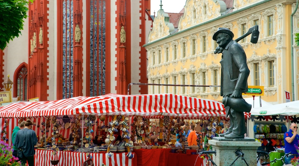 Falkenhaus showing markets, a statue or sculpture and heritage elements