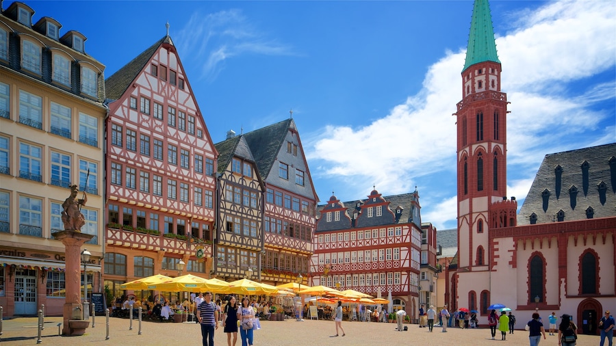 Romerplatz featuring heritage elements, a statue or sculpture and a square or plaza