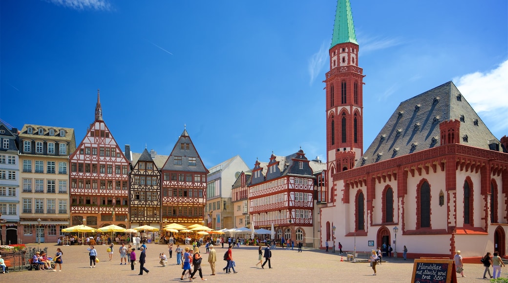 Römerplatz mostrando uma praça ou plaza e elementos de patrimônio