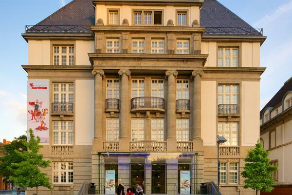 Deutsches Filmmuseum das einen Sonnenuntergang, Beschilderung und historische Architektur