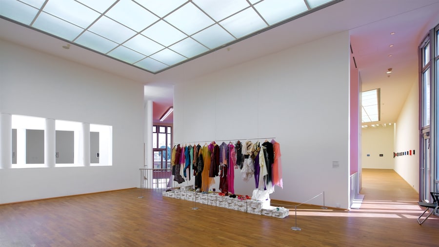 Museu de Arte Moderna caracterizando arte e vistas internas