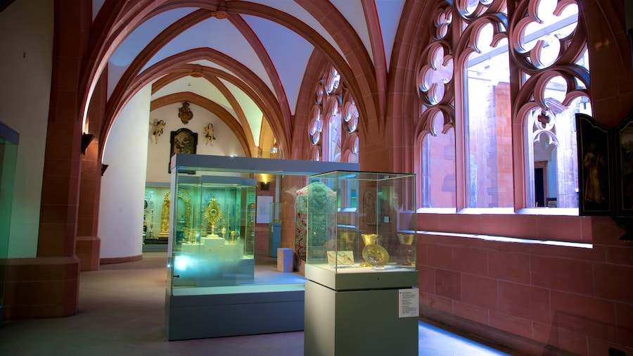 Museo de la Catedral que incluye vistas interiores y elementos del patrimonio