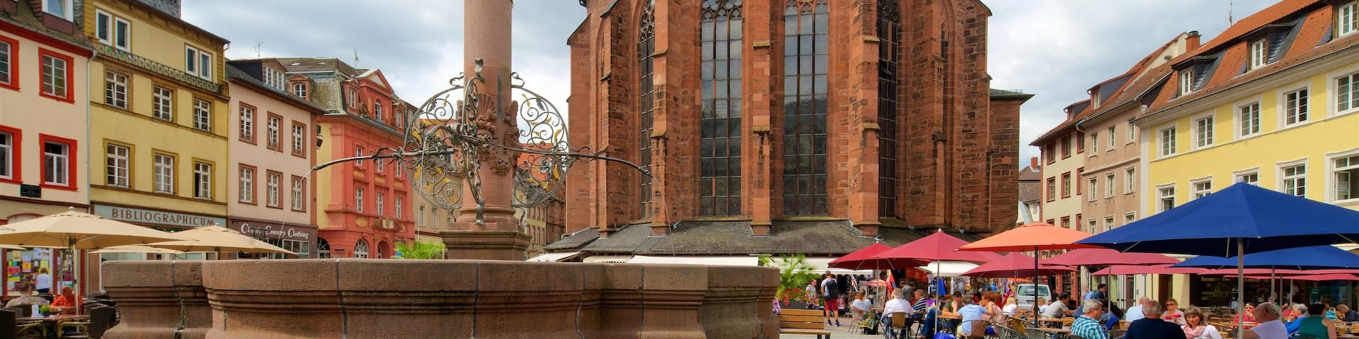 Heidelberg Church of the Holy Spirit showing a statue or sculpture, a square or plaza and a fountain