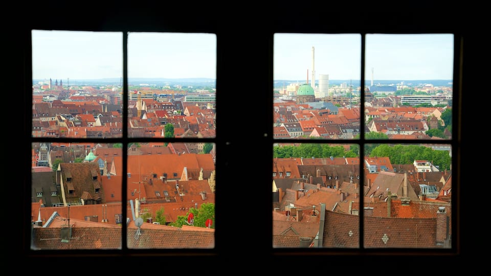 Château de Nuremberg qui includes vues intérieures et ville