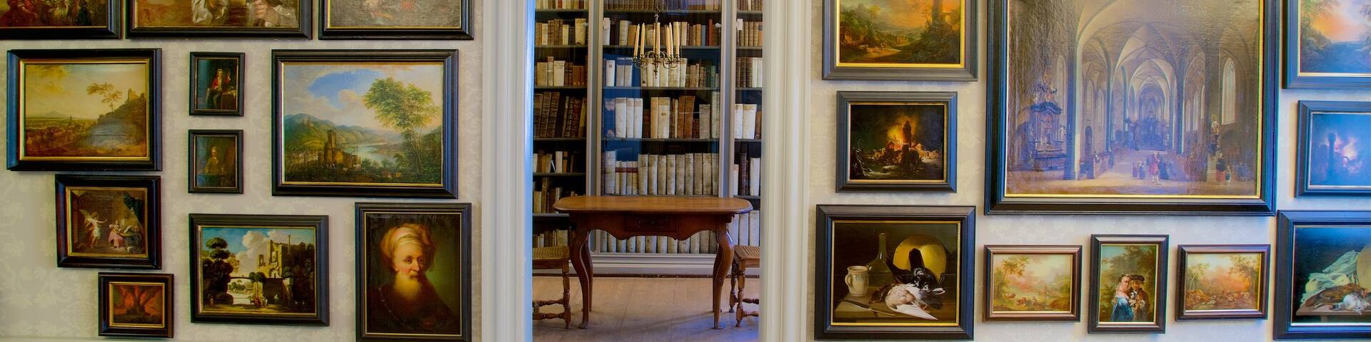 Goethe House featuring art, interior views and heritage elements