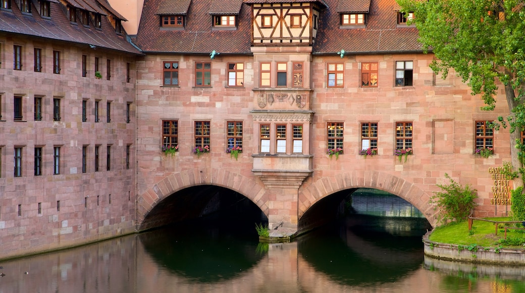 Ziekenhuis Heilig Geist toont een rivier of beek en historisch erfgoed