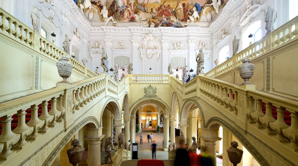 Würzburger Residenz mostrando arte, elementos de patrimônio e vistas internas