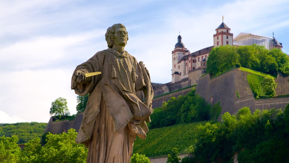 Alte Mainbruecke showing a statue or sculpture and heritage architecture