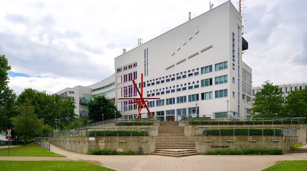 Mannheim which includes outdoor art and a garden