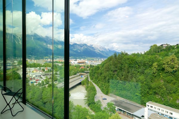 Tirol Panorama mettant en vedette vues intérieures, scÚnes tranquilles et ville
