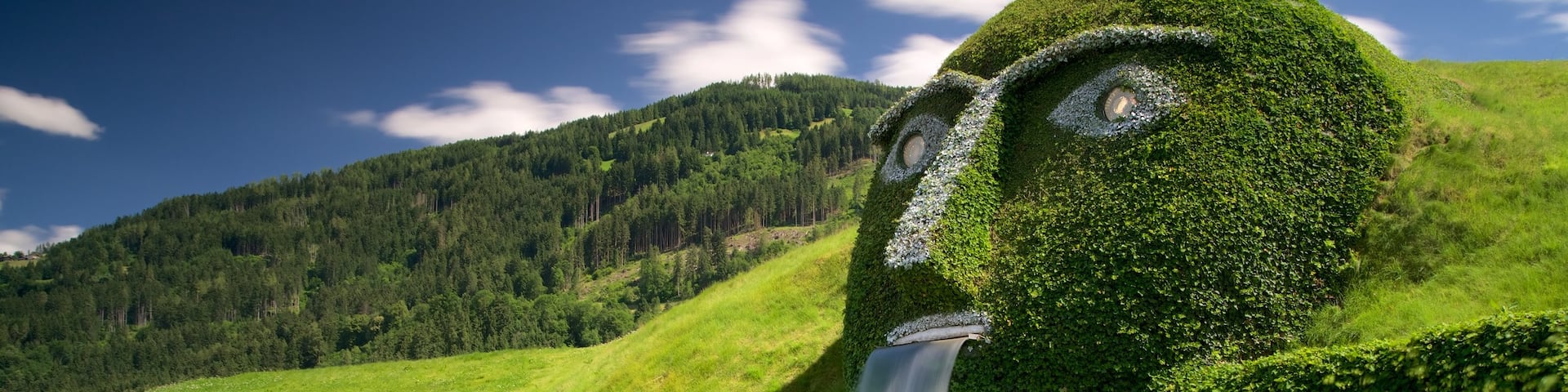 Swarowski Kristallwelten welches beinhaltet ruhige Szenerie und Springbrunnen