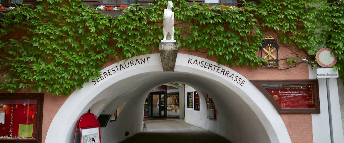Sankt Wolfgang im Salzkammergut which includes heritage elements