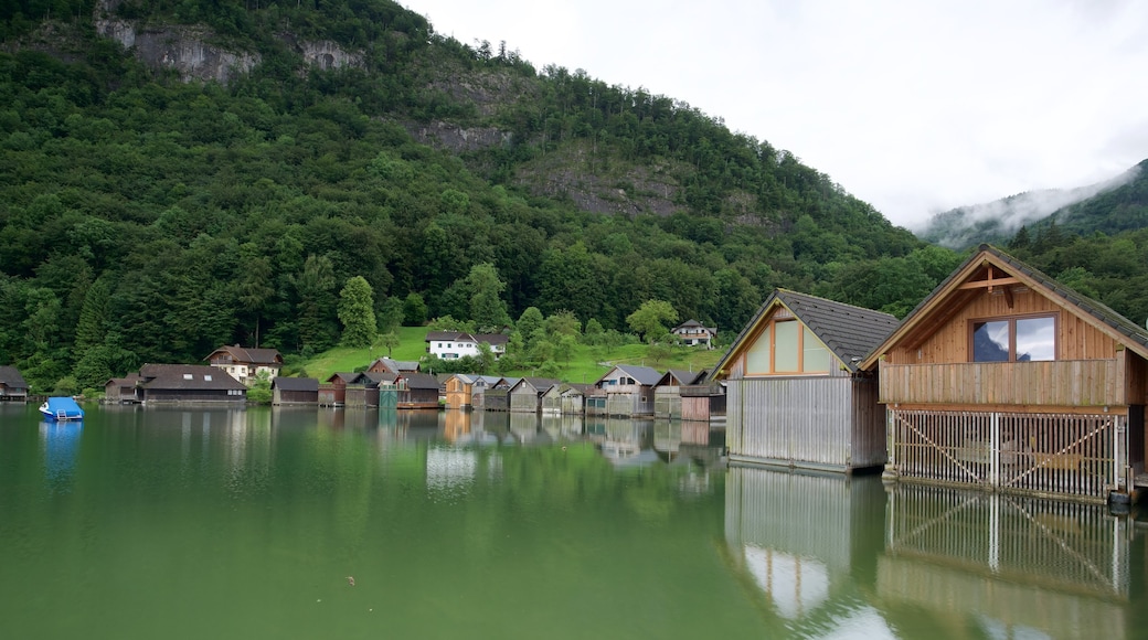 Ebensee แสดง ทิวทัศน์ที่เงียบสงบ และ ทะเลสาบหรือแอ่งน้ำ