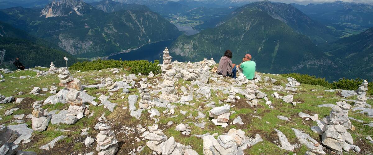 Oberösterreich mit einem ruhige Szenerie sowie Paar