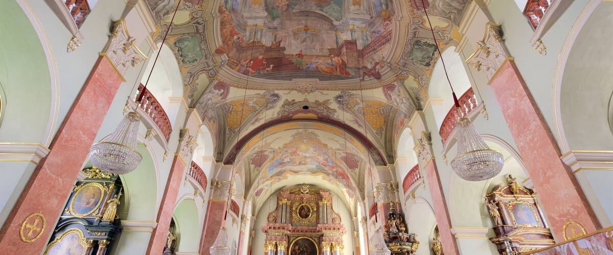 Klagenfurt am Woerthersee which includes art, a church or cathedral and interior views