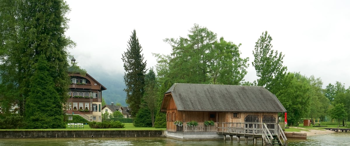 Strobl montrant lac ou étang et patrimoine historique