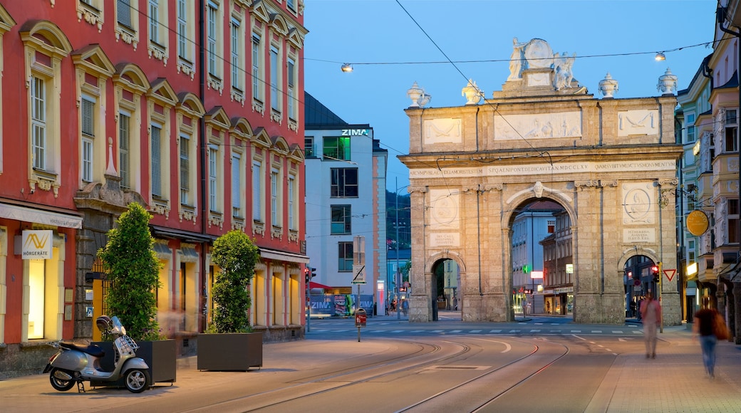 Triumphal Arch featuring night scenes, heritage elements and heritage architecture