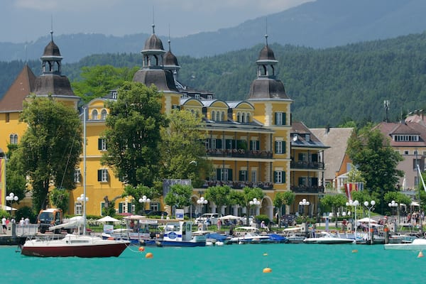 Velden am Wörther See qui includes patrimoine historique et baie ou port