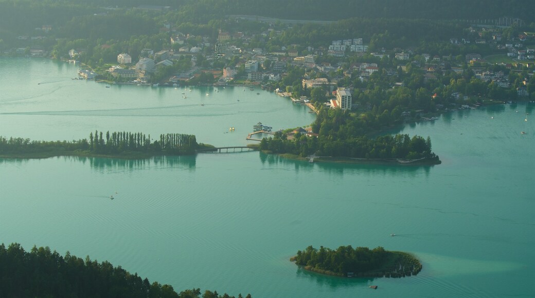 Keutschach am See mettant en vedette petite ville ou village, images d\'île et lac ou étang