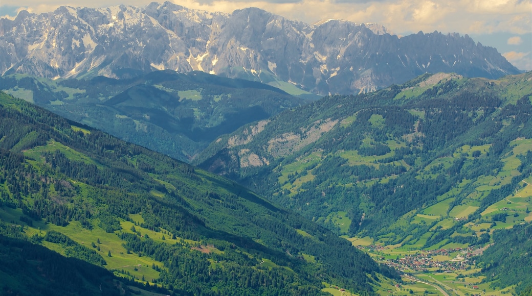 Stubnerkogel-vuori joka esittää vuoret, rauhalliset maisemat ja maisemat