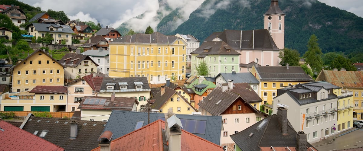 Ebensee mostrando una pequeña ciudad o pueblo y neblina o niebla
