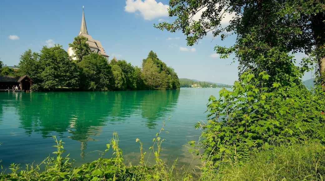 Maria Wörth mit einem See oder Wasserstelle