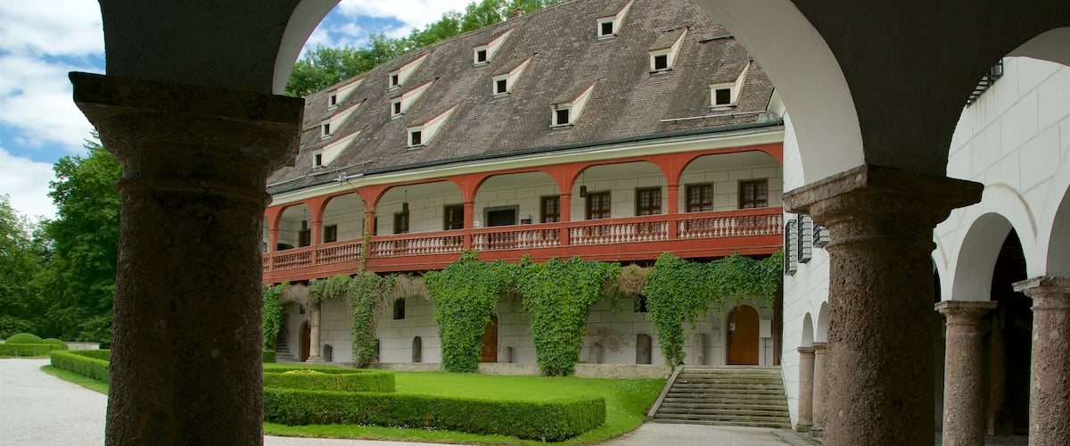 Schloss Ambras das einen Geschichtliches und Park