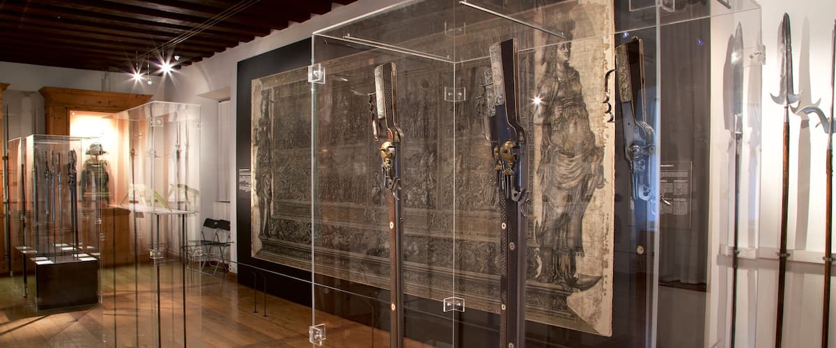 Schloss Ambras que inclui vistas internas e elementos de patrimônio