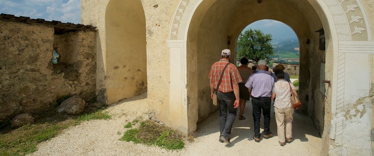 Sankt Georgen am Langsee which includes heritage elements as well as a small group of people