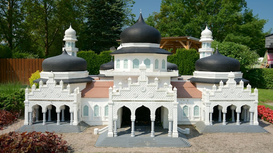 Parc de miniatures Minimundus montrant parc et art en plein air