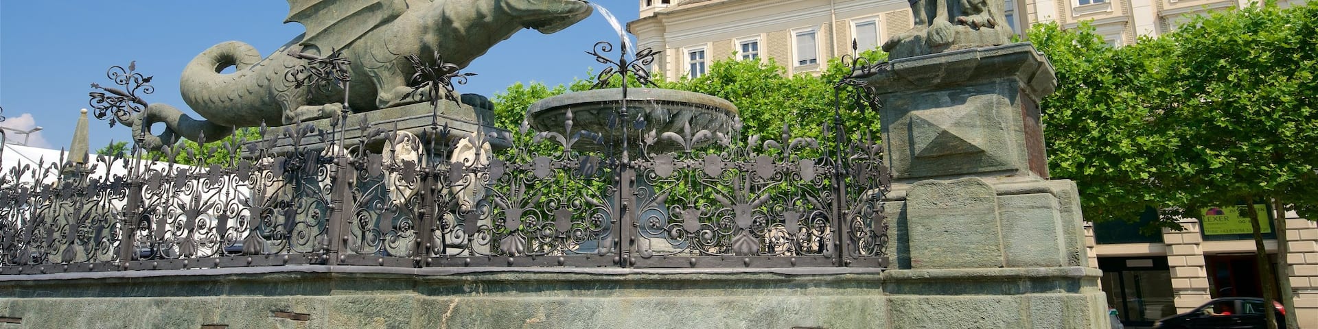 New Square featuring a fountain, a statue or sculpture and heritage elements
