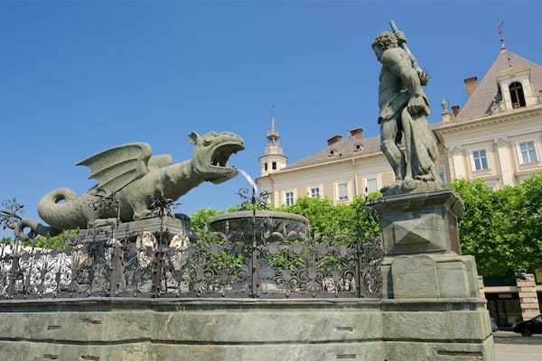 Place nouvelle montrant statue ou sculpture, patrimoine historique et fontaine
