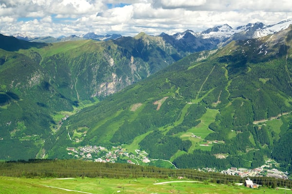 Stubnerkogel welches beinhaltet ruhige Szenerie und Berge