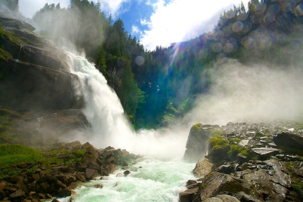 Krimmler WasserfÀlle das einen Fluss oder Bach, Kaskade und WÀlder