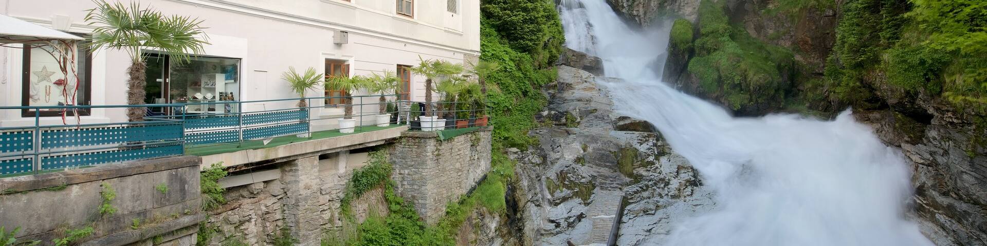 Bad Gastein which includes heritage elements, rapids and a waterfall