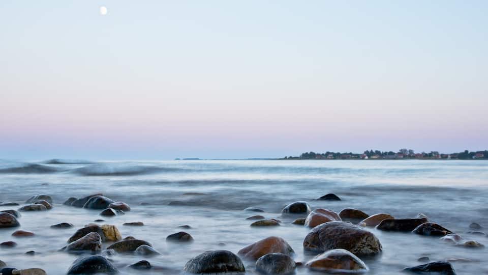 Gotland montrant vues littorales et plage de galets