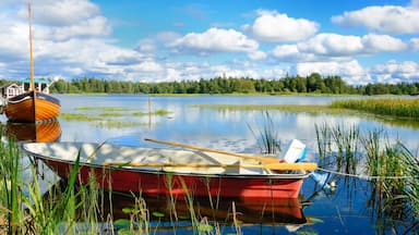 Trollhättan das einen See oder Wasserstelle und Bootfahren