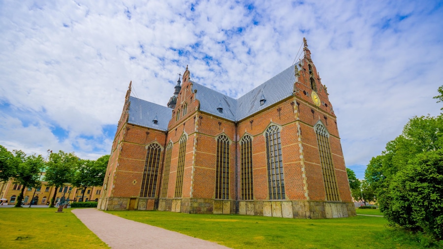 Kristianstad showing a church or cathedral and street scenes