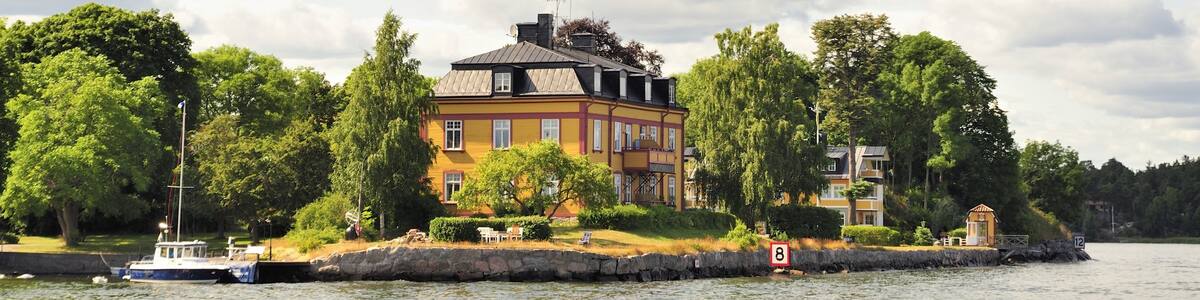 Vaxholm welches beinhaltet allgemeine Küstenansicht und Haus