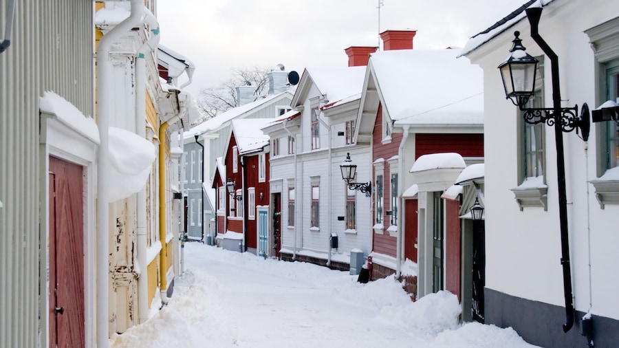 Gavle caratteristiche di piccola città o villaggio, strade e neve